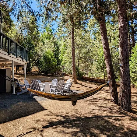 Breckenridge Chalet Near Yosemite. Dog Friendly!